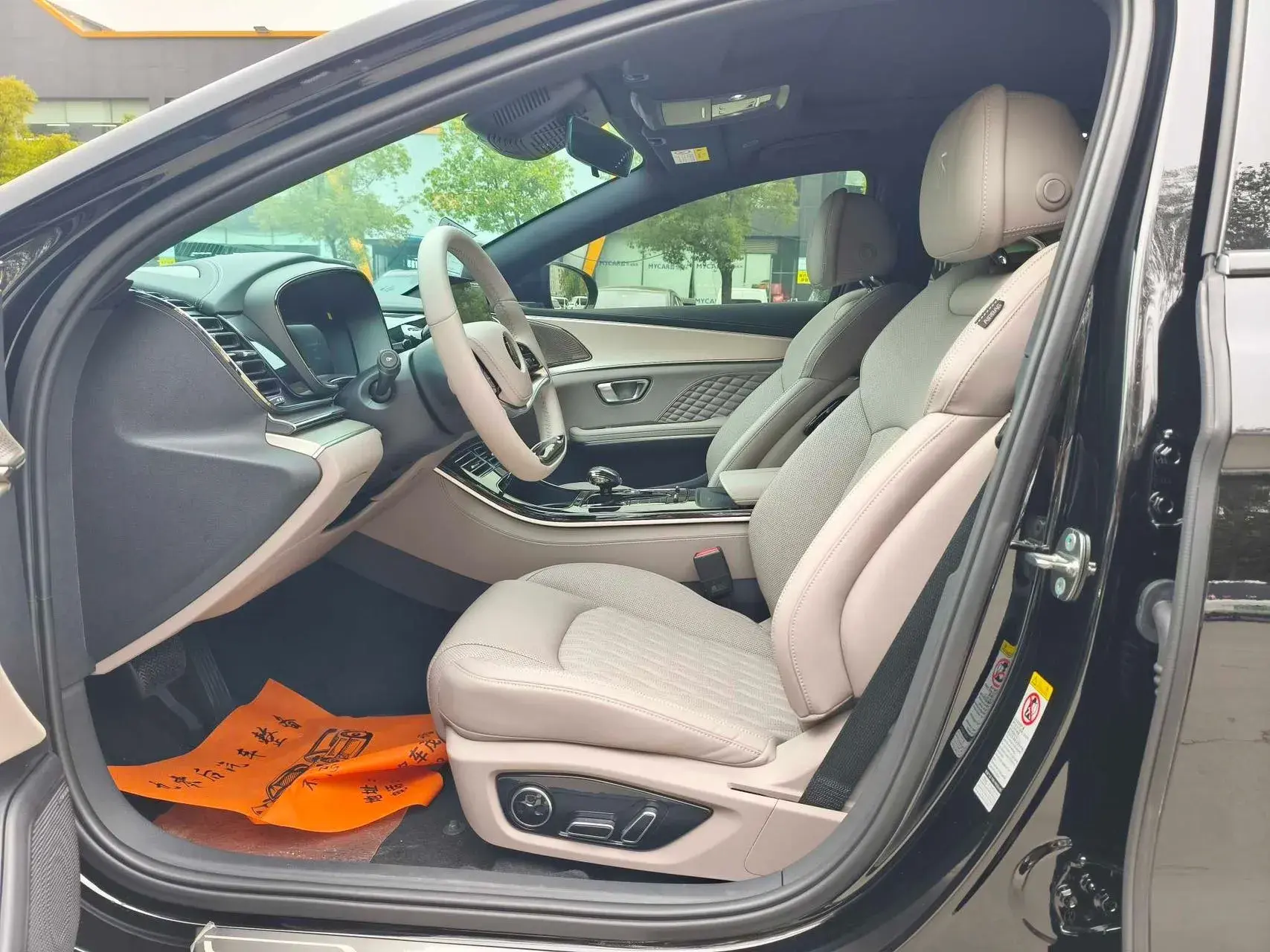 2024 BYD HAN thumbnail 4