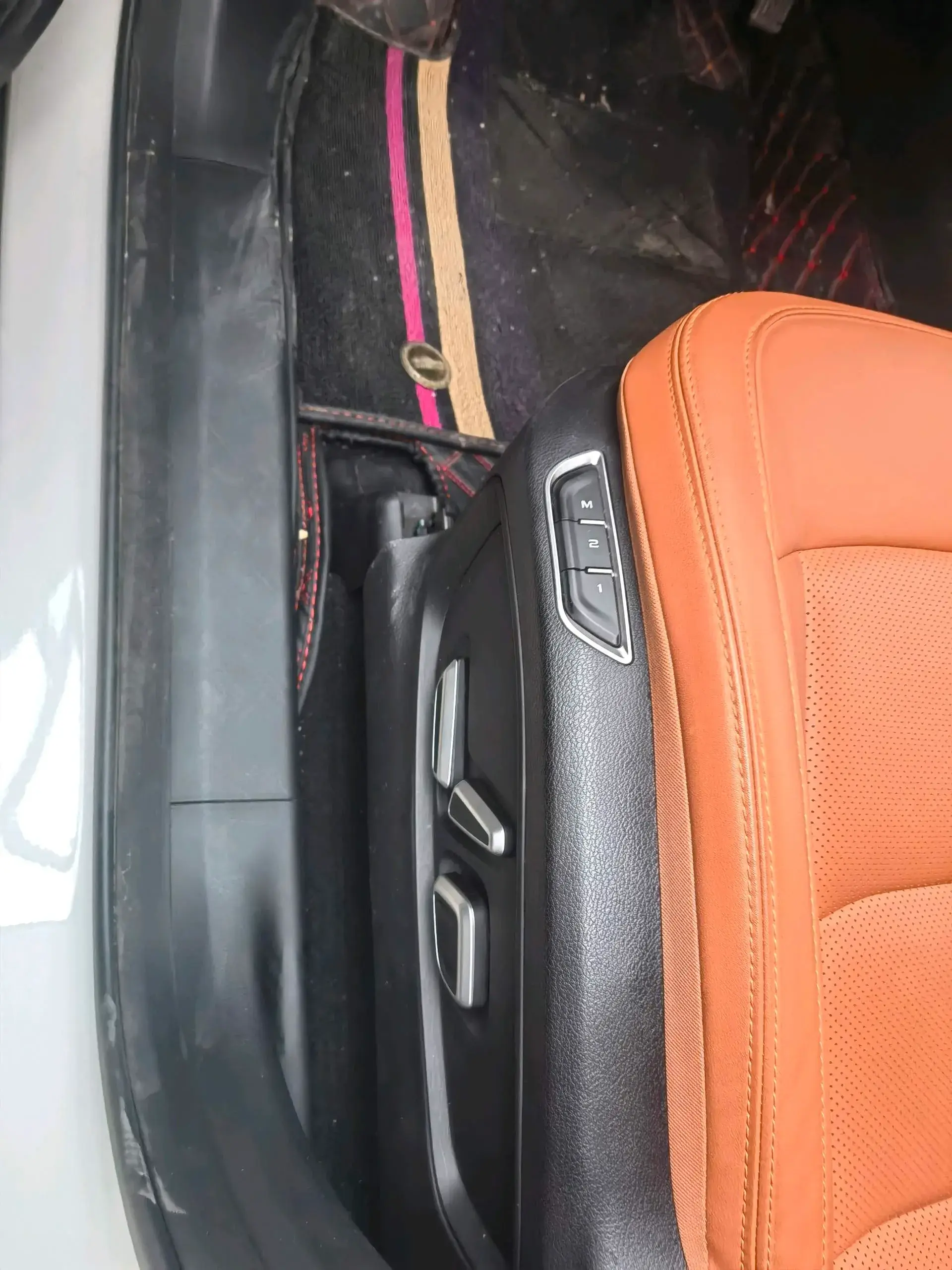 2023 GEELY OKAVANGO thumbnail 3