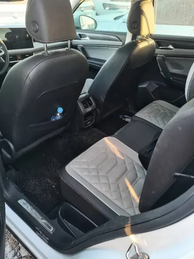 2023 VOLKSWAGEN TAYRON thumbnail 3