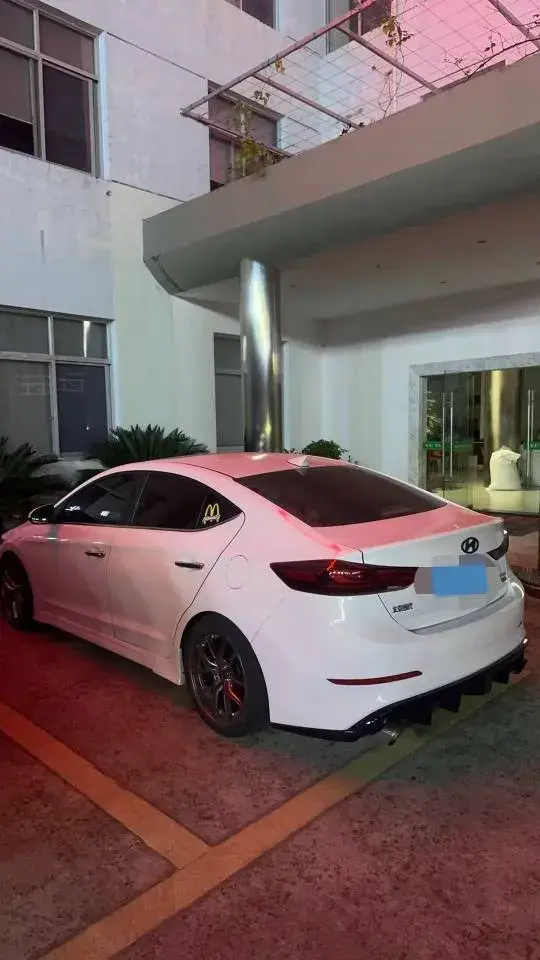 2016 HYUNDAI ELANTRA thumbnail 3