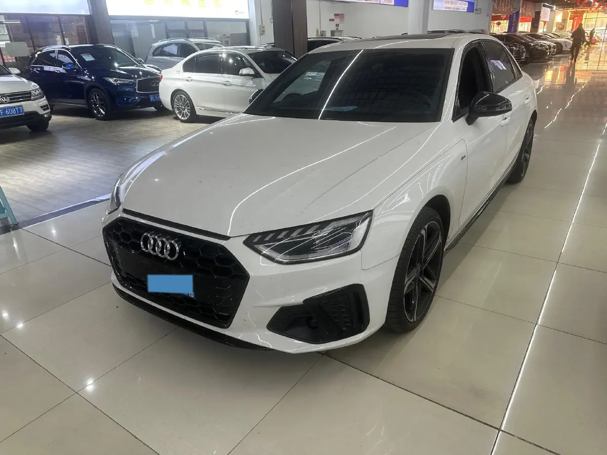 2025 Audi A4L 2.0T 190HP L4 7DCT