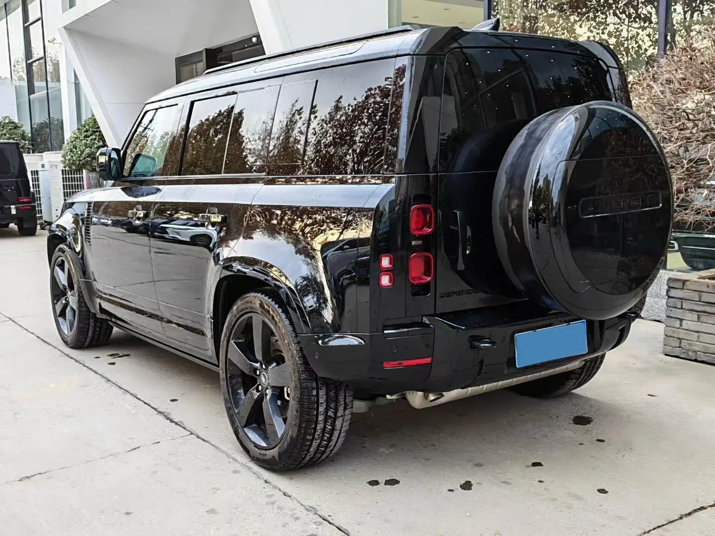 2025 LAND ROVER thumbnail 3