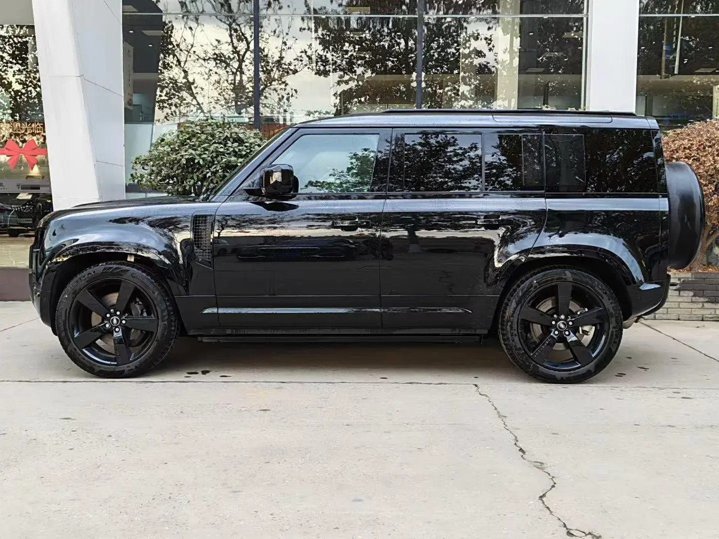 2025 LAND ROVER thumbnail 2