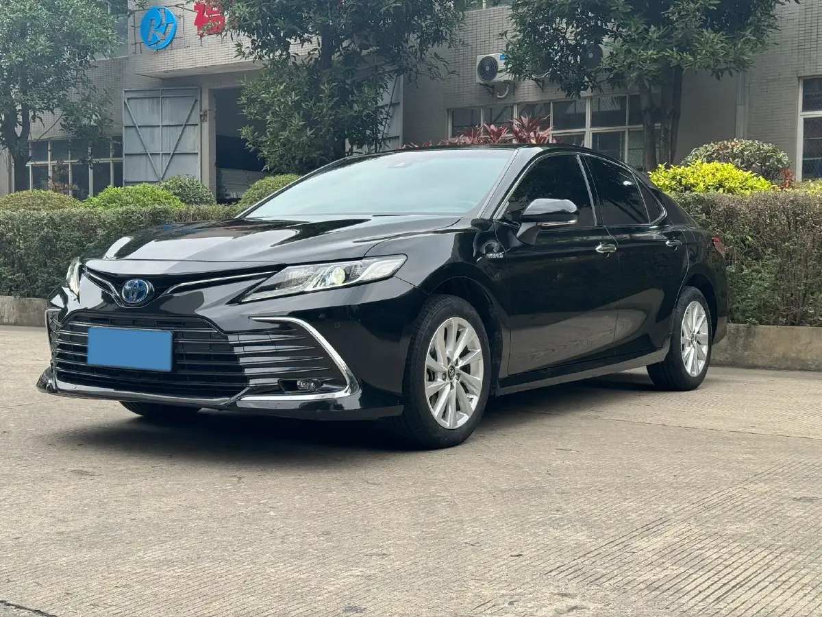 2023 Toyota Camry 2.5L 178HP L4 E-CVT Hybrid