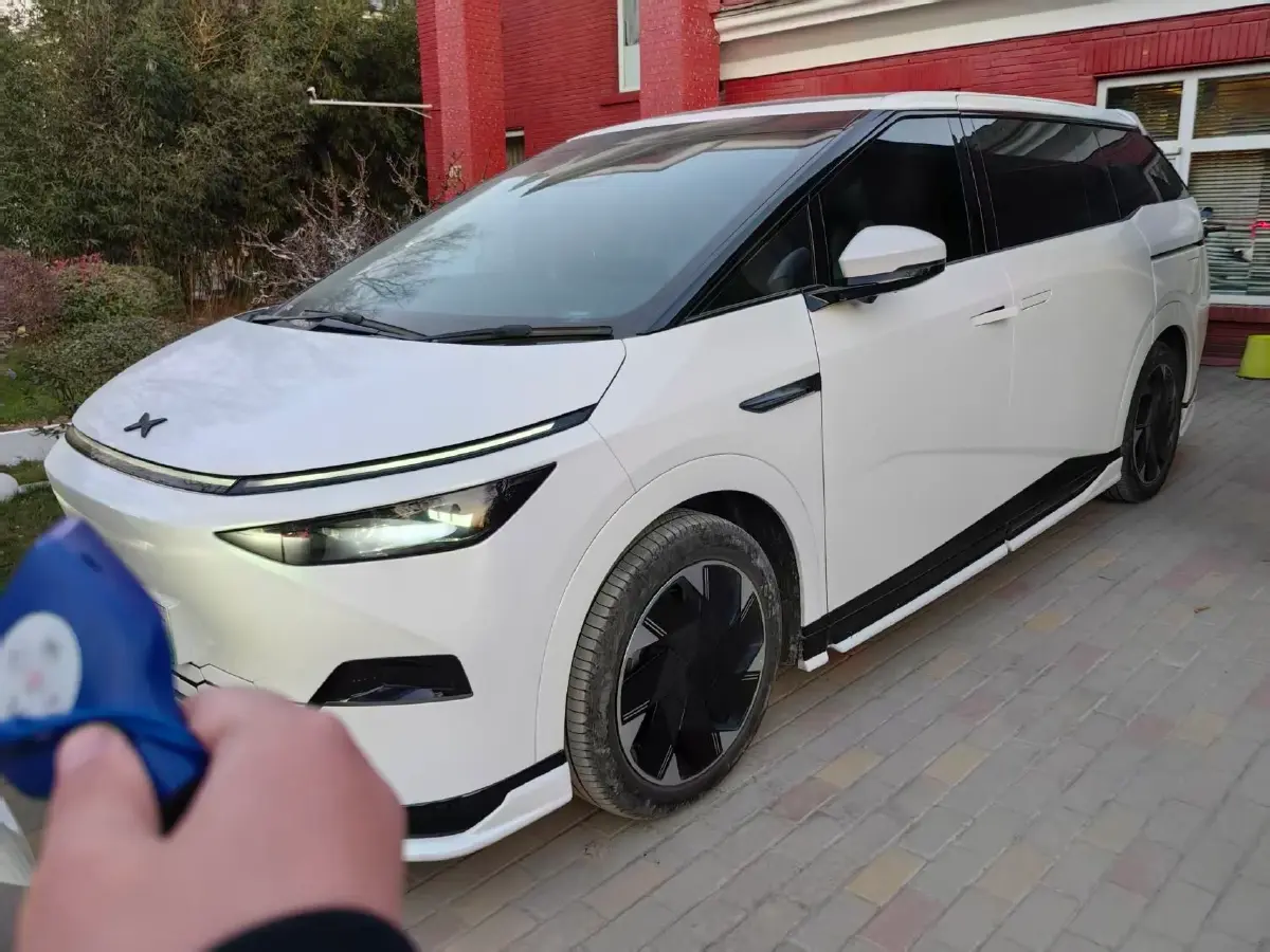 2024 Xpeng X9 BEV 101.5KWH