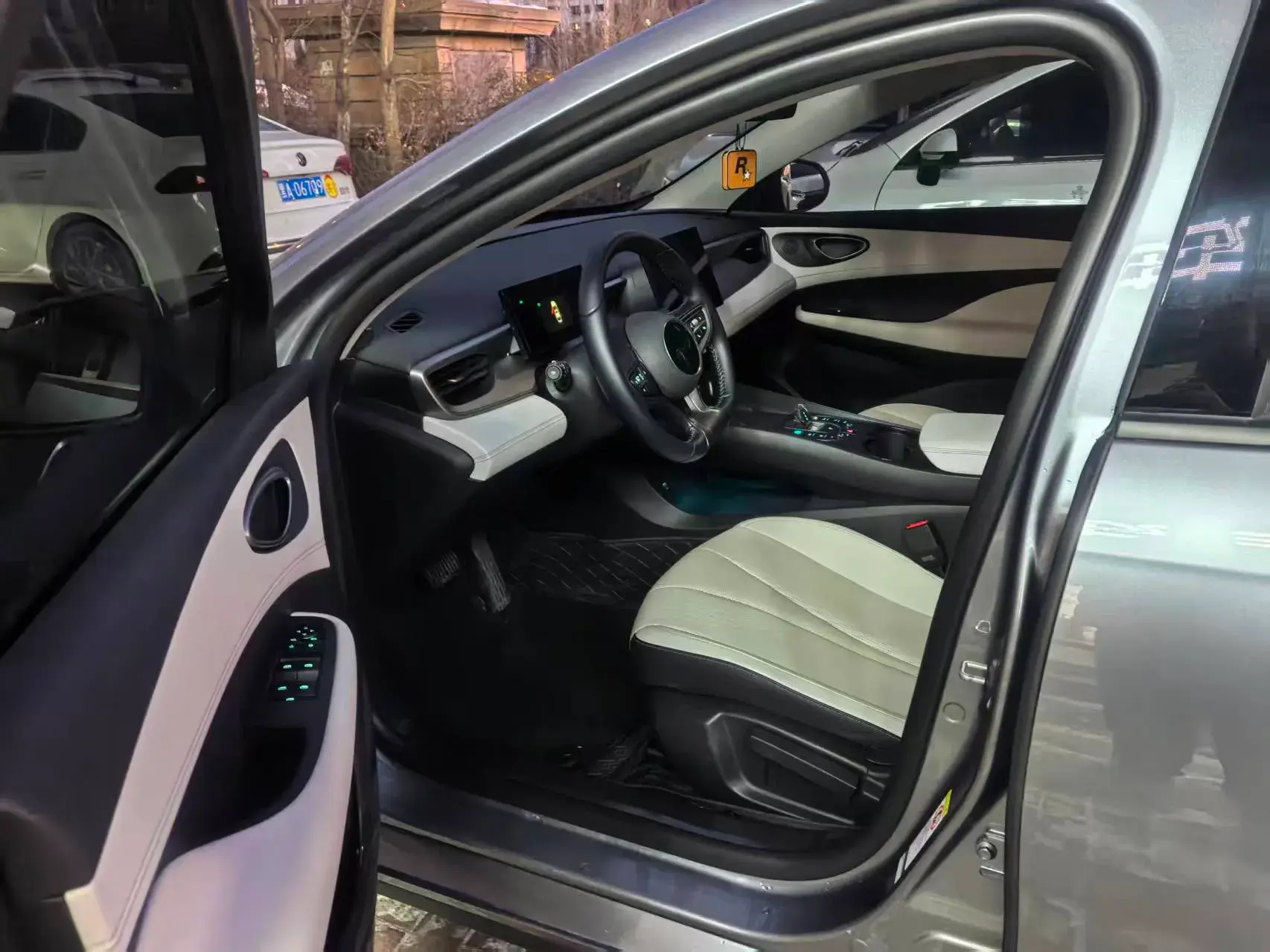 2025 BYD SEAL05 thumbnail 4