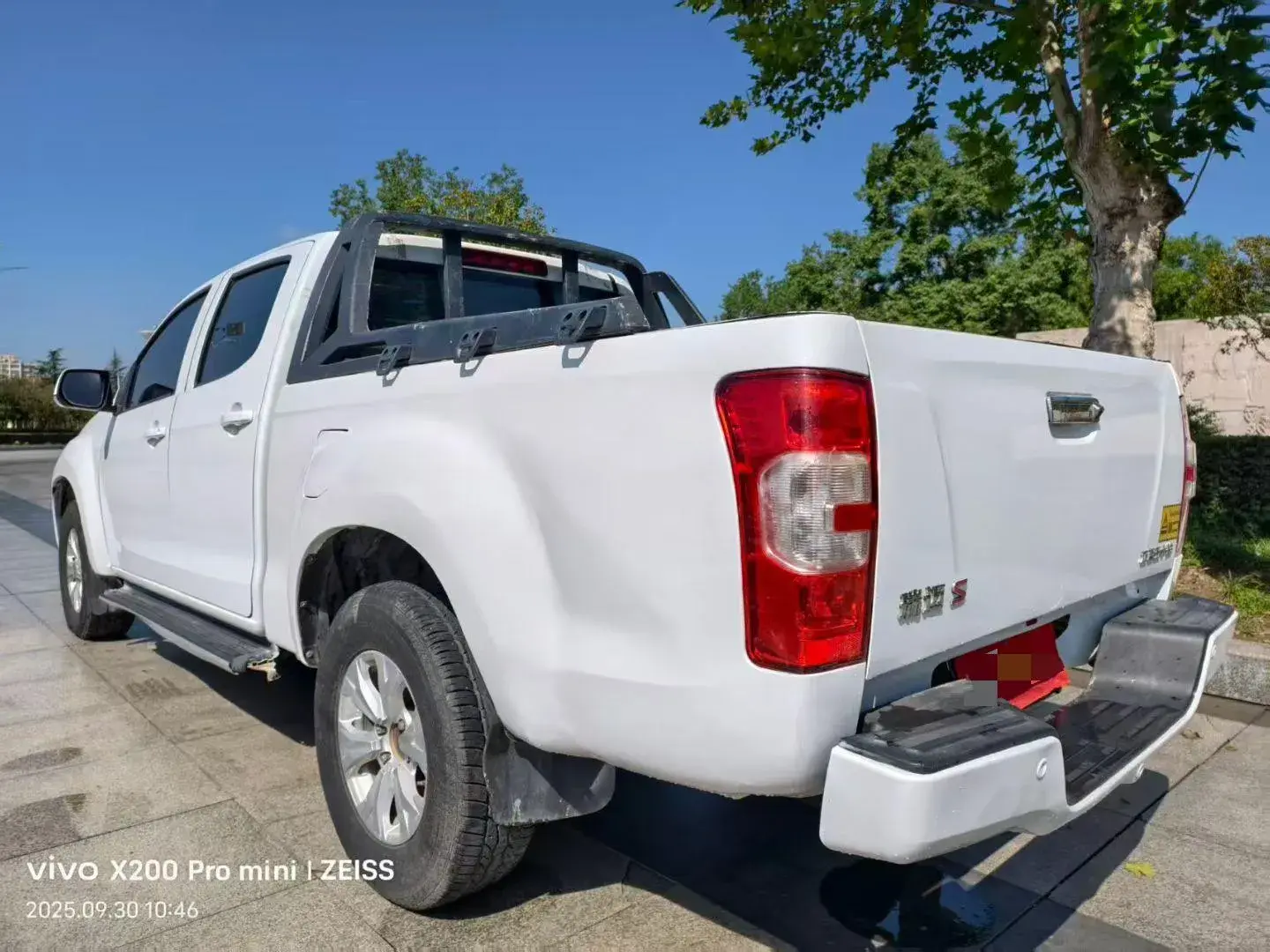 2019 ISUZU RE-MAX thumbnail 3