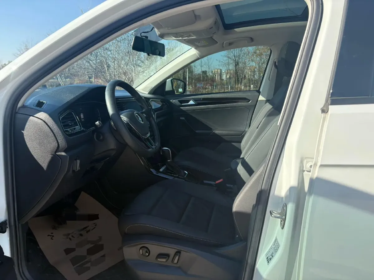 2022 Volkswagen T-Roc 1.4T 150HP L4 7DCT,autocango,china used car exporter,china ev exporter,chinese used car exporter,chinese used ev exporter