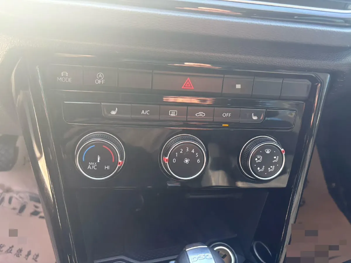 2022 Volkswagen T-Roc 1.4T 150HP L4 7DCT,autocango,china used car exporter,china ev exporter,chinese used car exporter,chinese used ev exporter