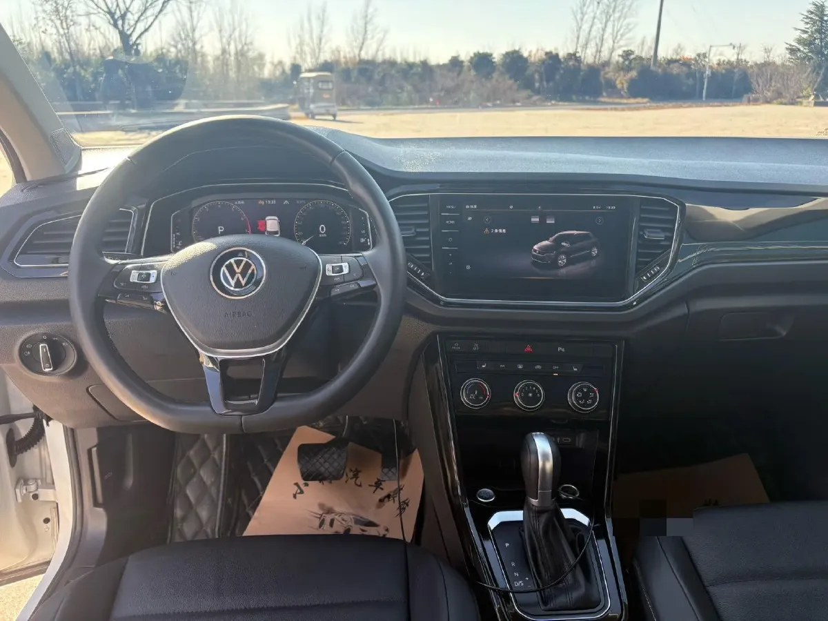 2022 Volkswagen T-Roc 1.4T 150HP L4 7DCT,autocango,china used car exporter,china ev exporter,chinese used car exporter,chinese used ev exporter