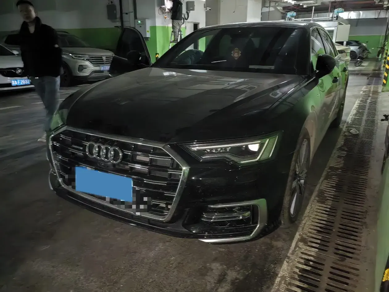 2025 AUDI A6L view 1