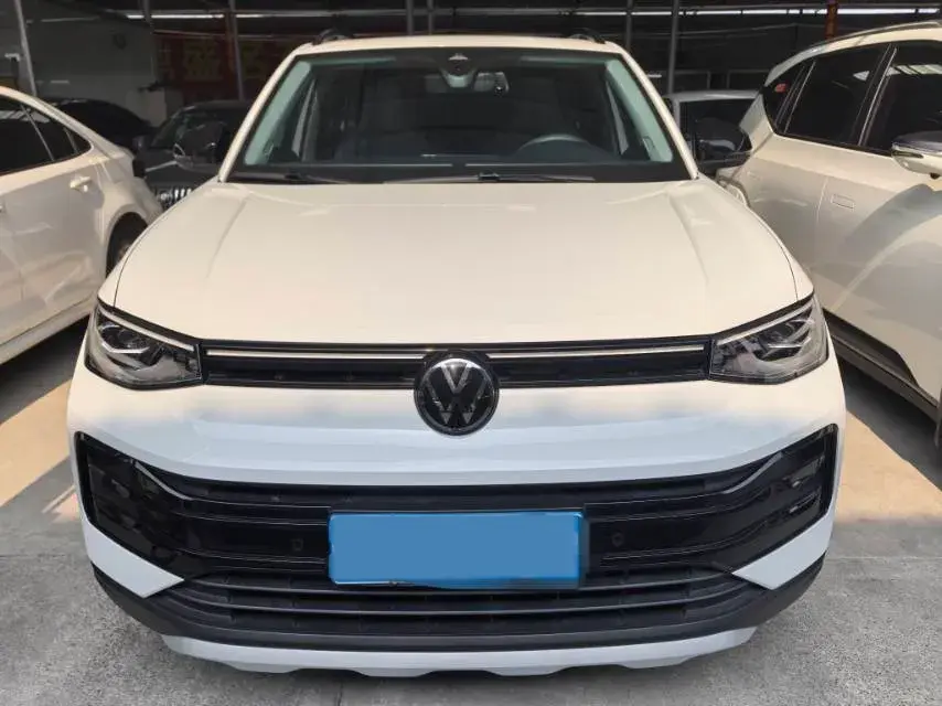 2025 VOLKSWAGEN THARU thumbnail 2