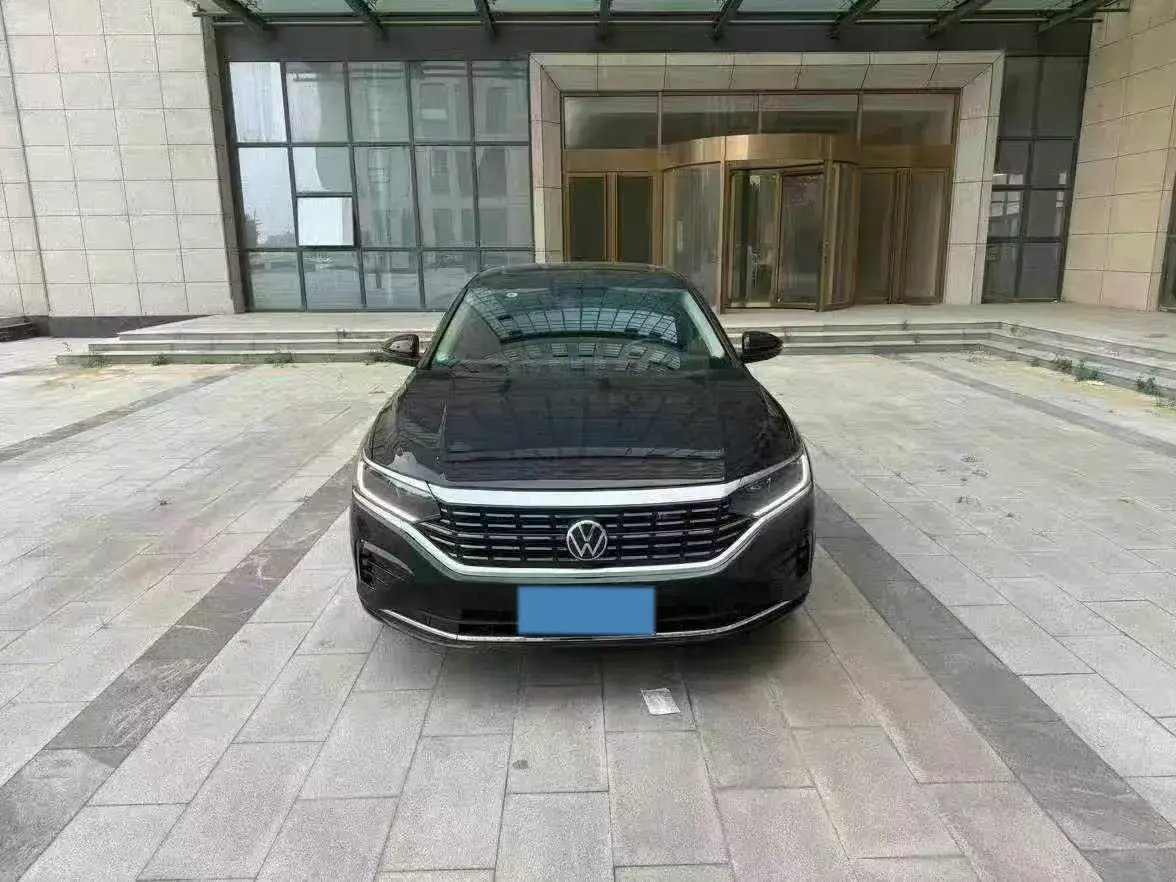 2021 VOLKSWAGEN PASSAT thumbnail 2