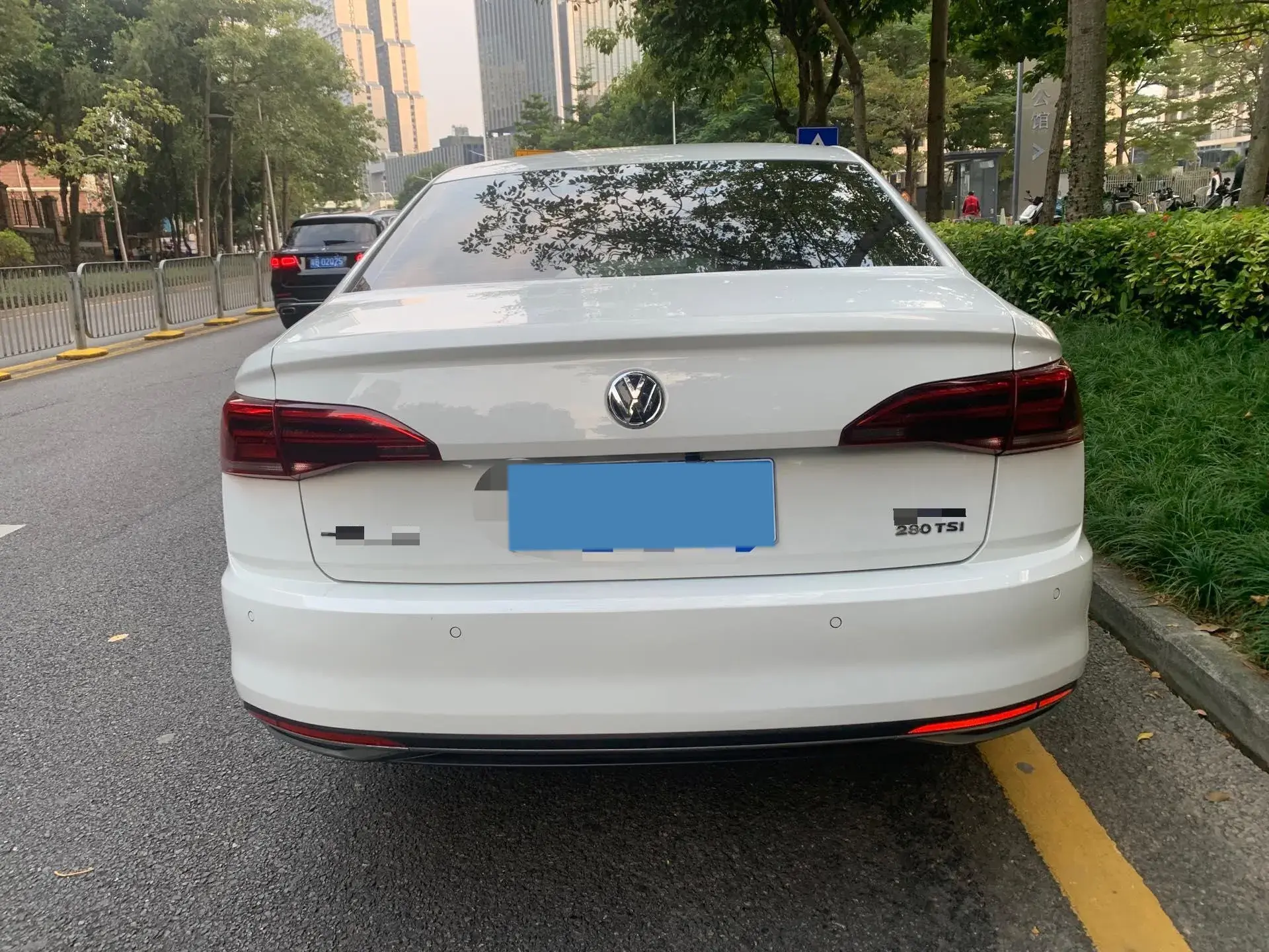 2019 FORD FOCUS thumbnail 2