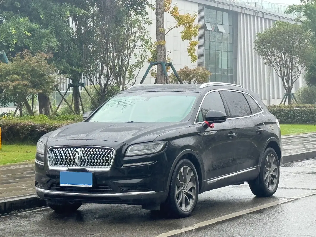 2021 Lincoln Nautilus 2.0T 245HP L4 8AT