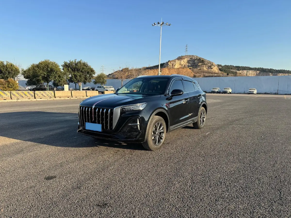 2025 HongQi HS5 2.0T 252HP L4 8AT