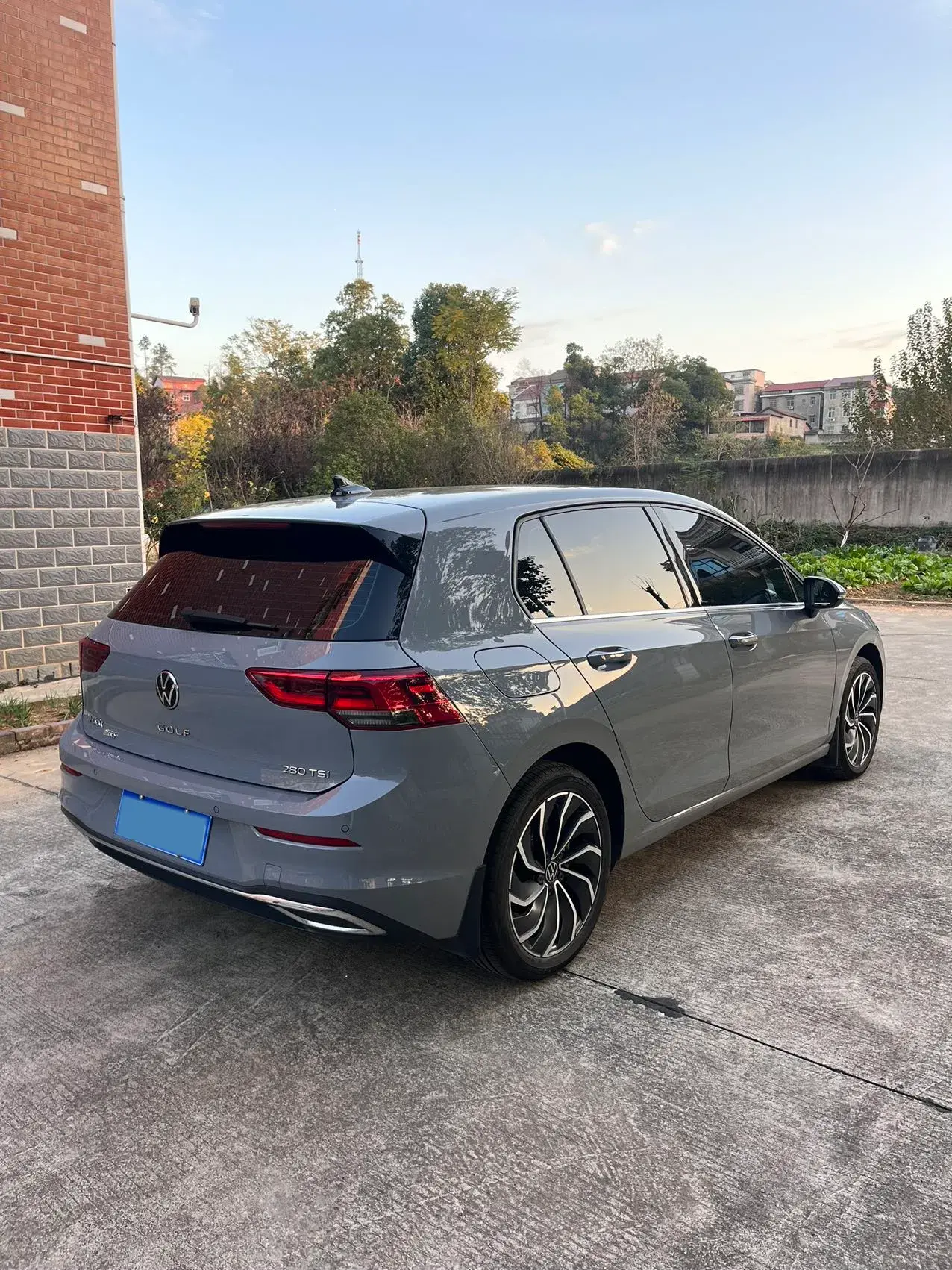 2021 VOLKSWAGEN GOLF thumbnail 4