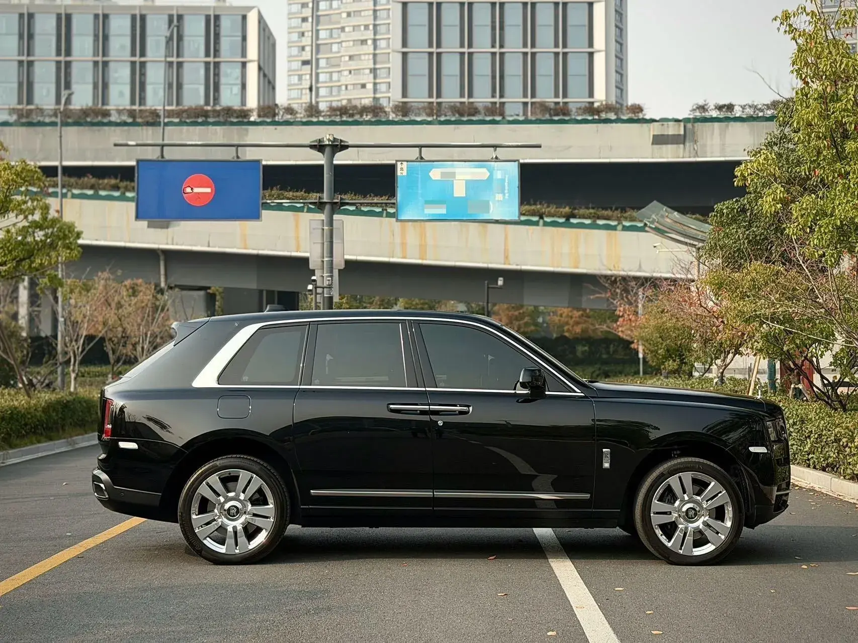 2018 ROLLS-ROYCE CULLINAN thumbnail 4