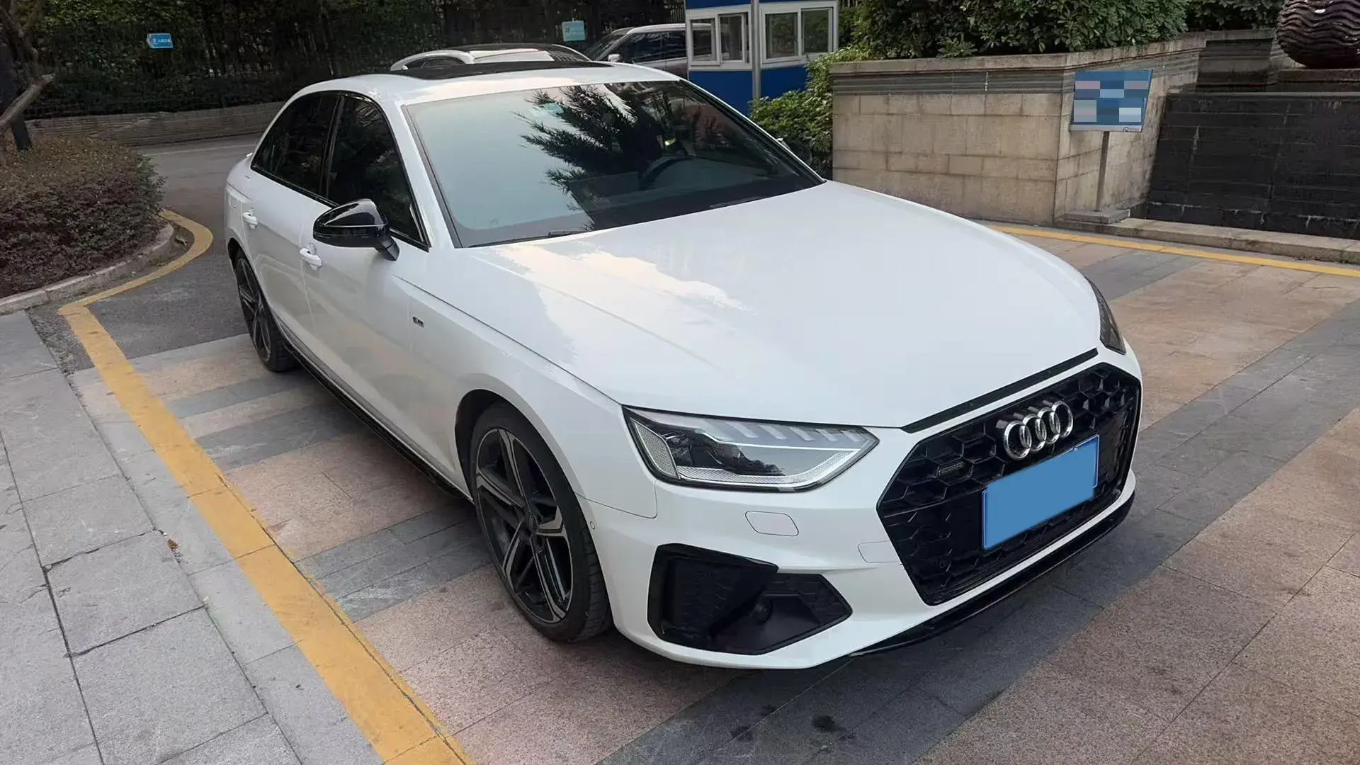 2022 AUDI A4L thumbnail 2