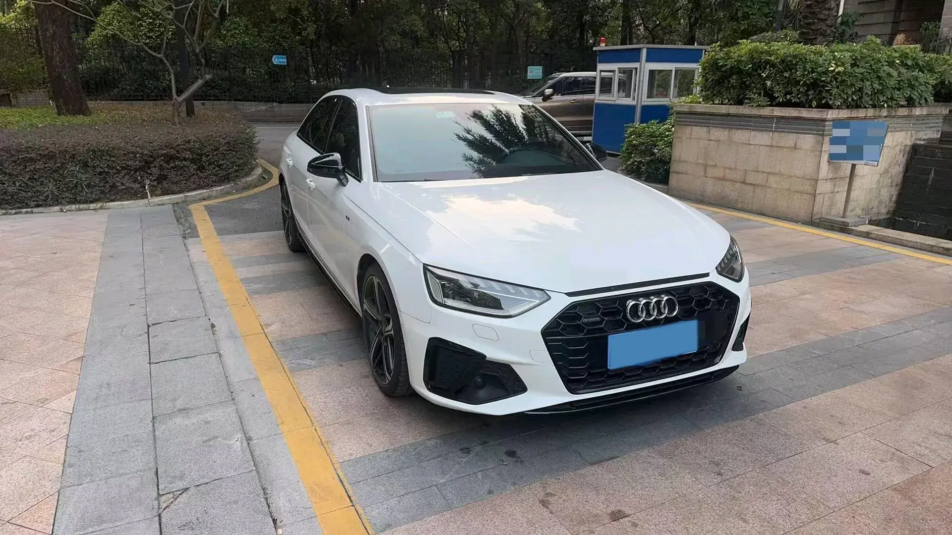 2022 AUDI A4L thumbnail 3