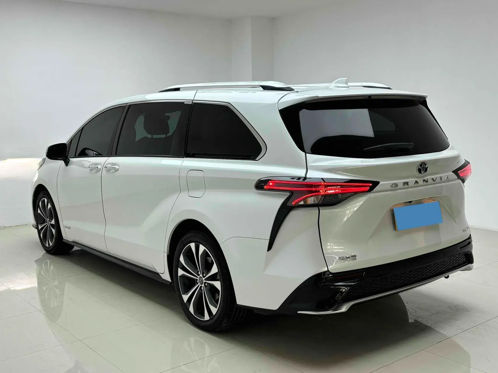 2022 TOYOTA GRANVIA thumbnail 4