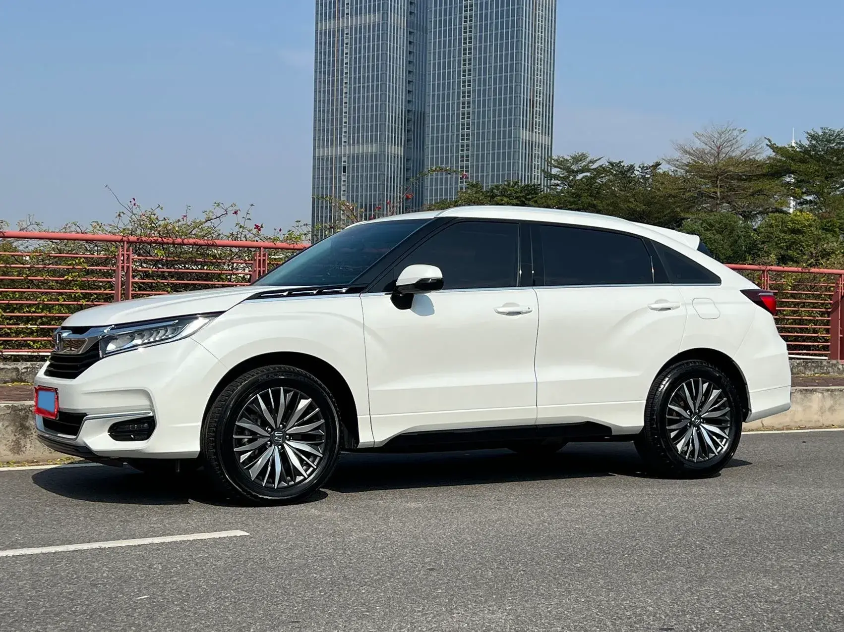2020 HONDA AVANCIER view 1