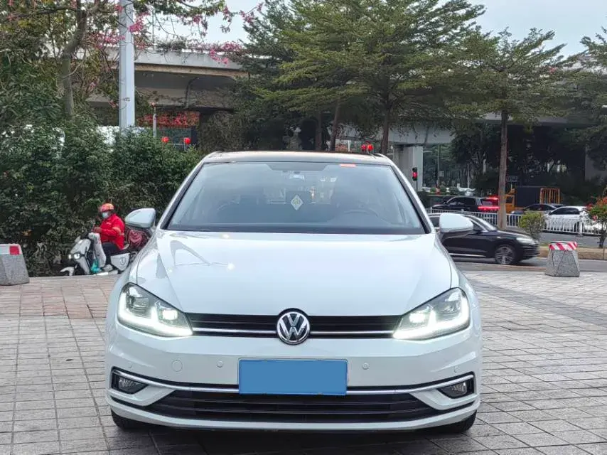 2018 VOLKSWAGEN GOLF thumbnail 3