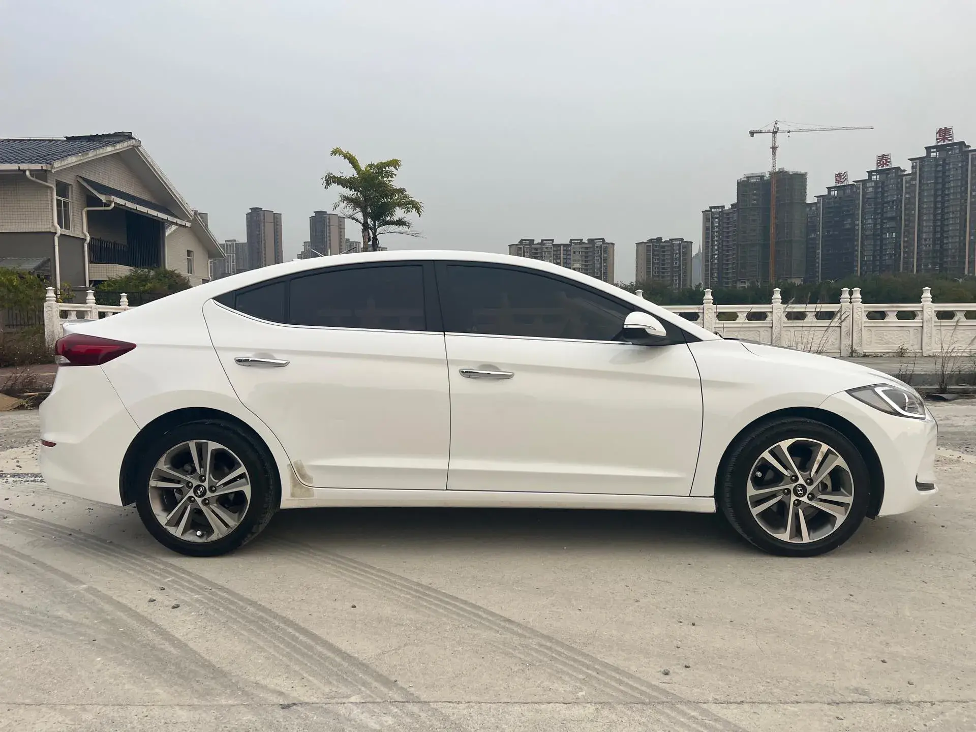 2016 HYUNDAI ELANTRA thumbnail 4