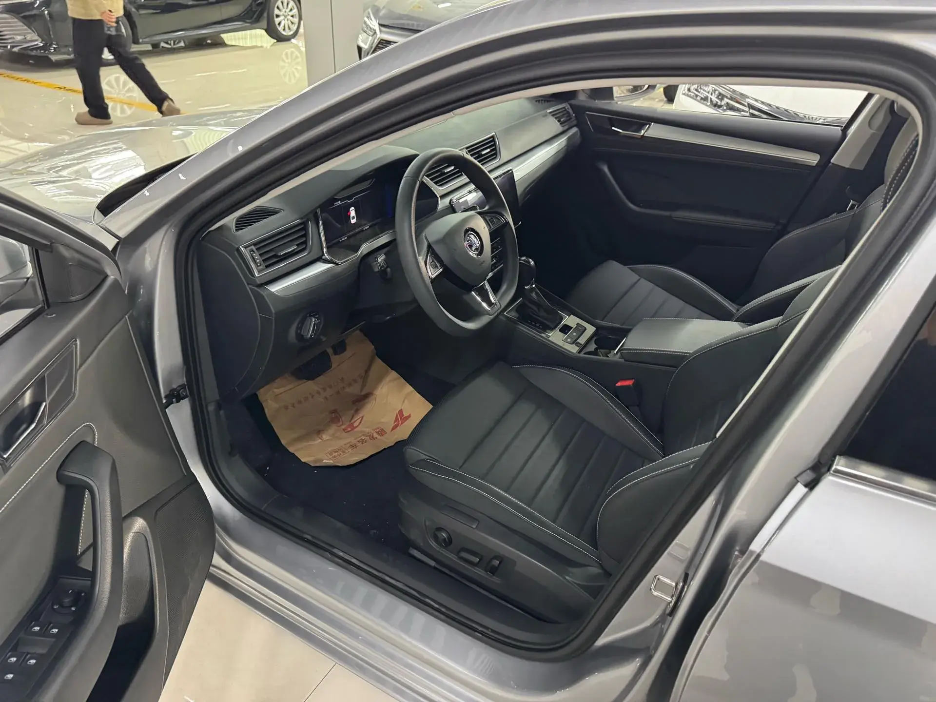 2023 SKODA SUPERB thumbnail 4