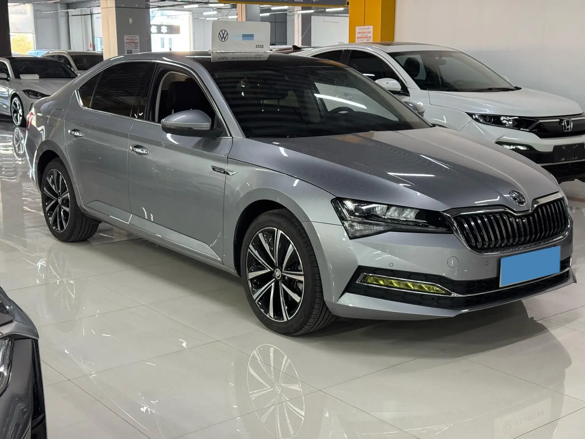 2023 SKODA SUPERB thumbnail 3