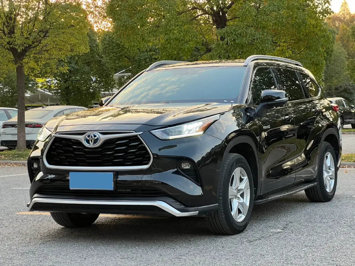 2022 Toyota Highlander 2.5L 192HP L4 E-CVT Hybrid