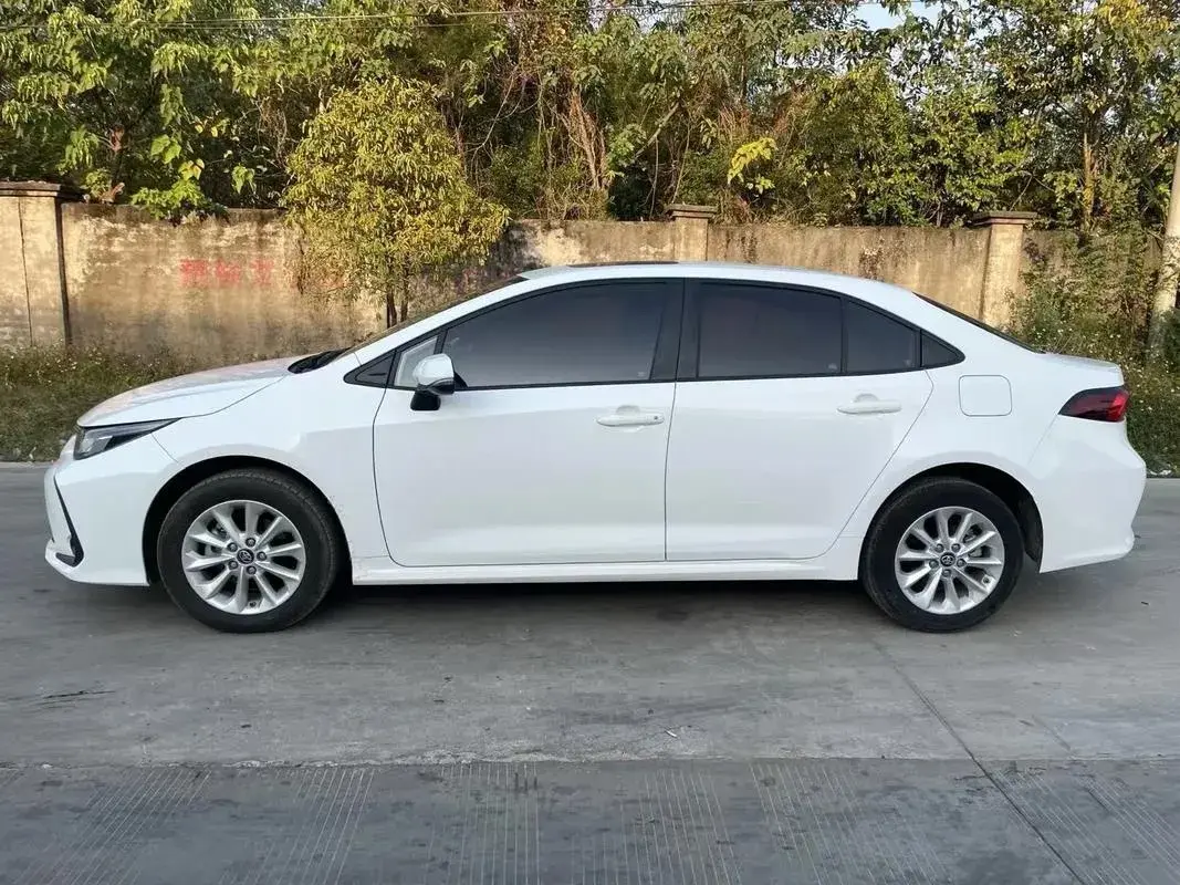 2021 TOYOTA COROLLA thumbnail 4