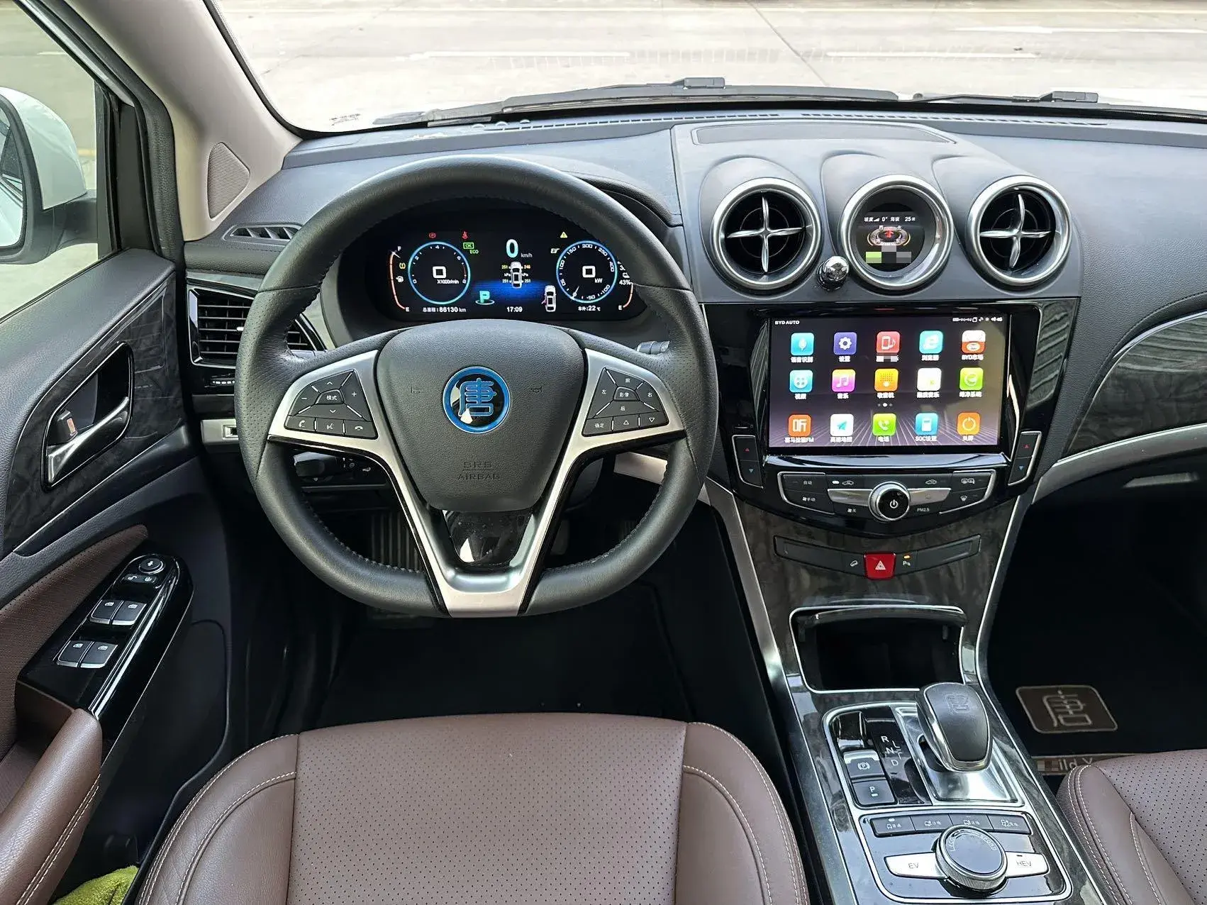 2017 BYD TANG thumbnail 3