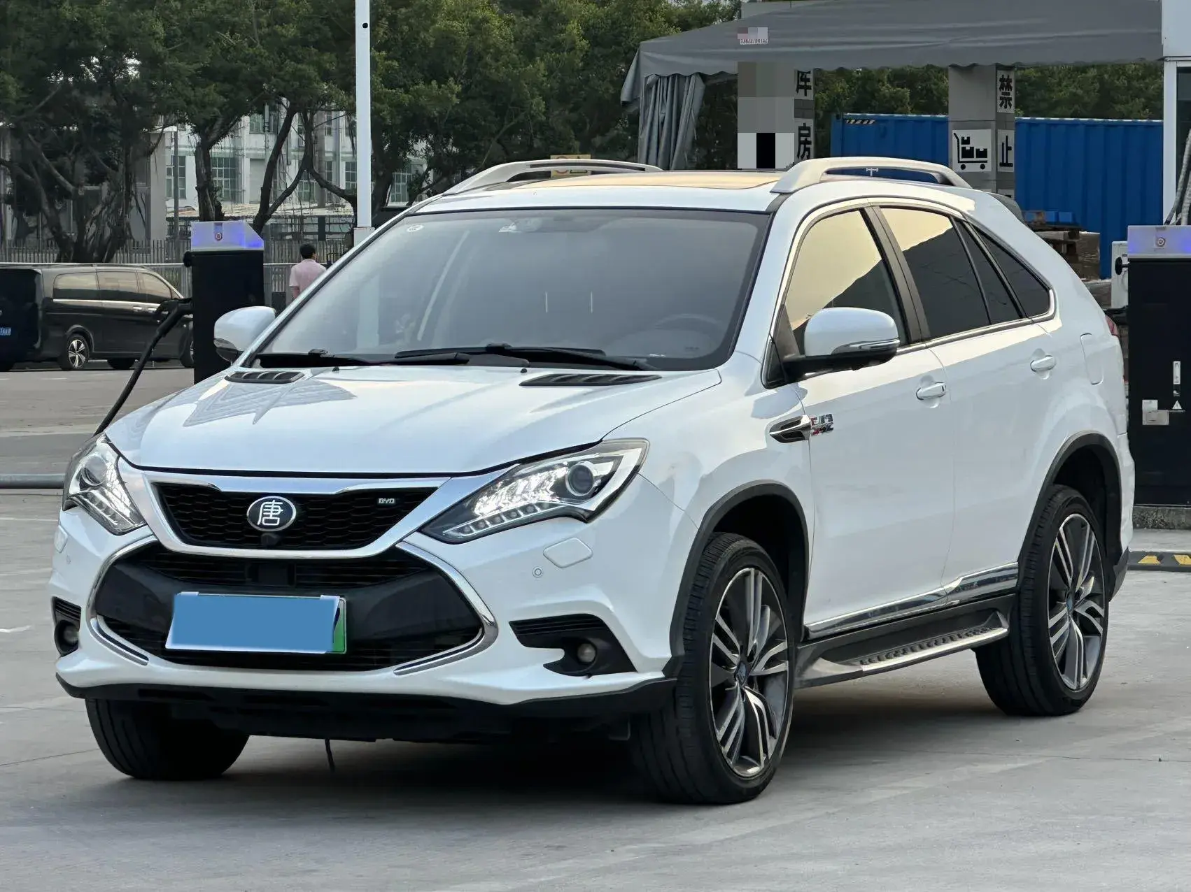 2017 BYD TANG view 1