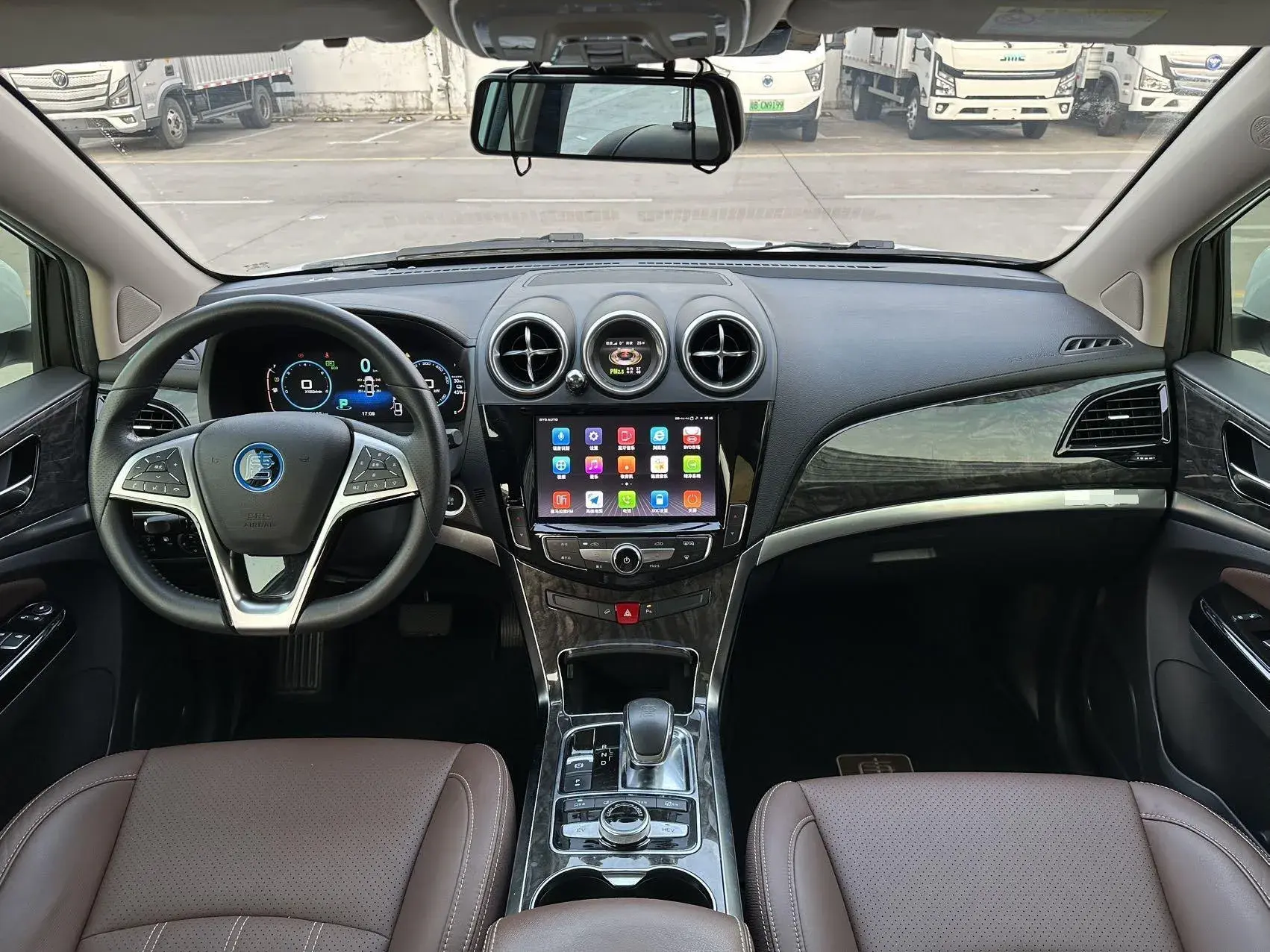 2017 BYD TANG thumbnail 4