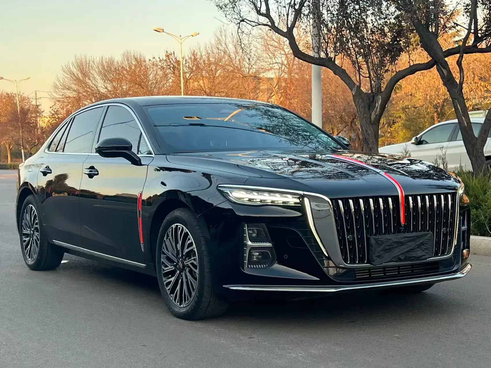 2024 HONGQI H5 thumbnail 3