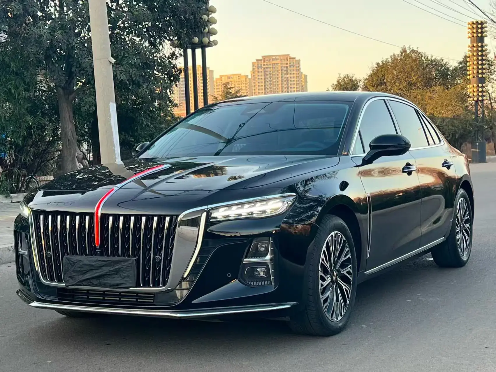 2024 HONGQI H5 view 1