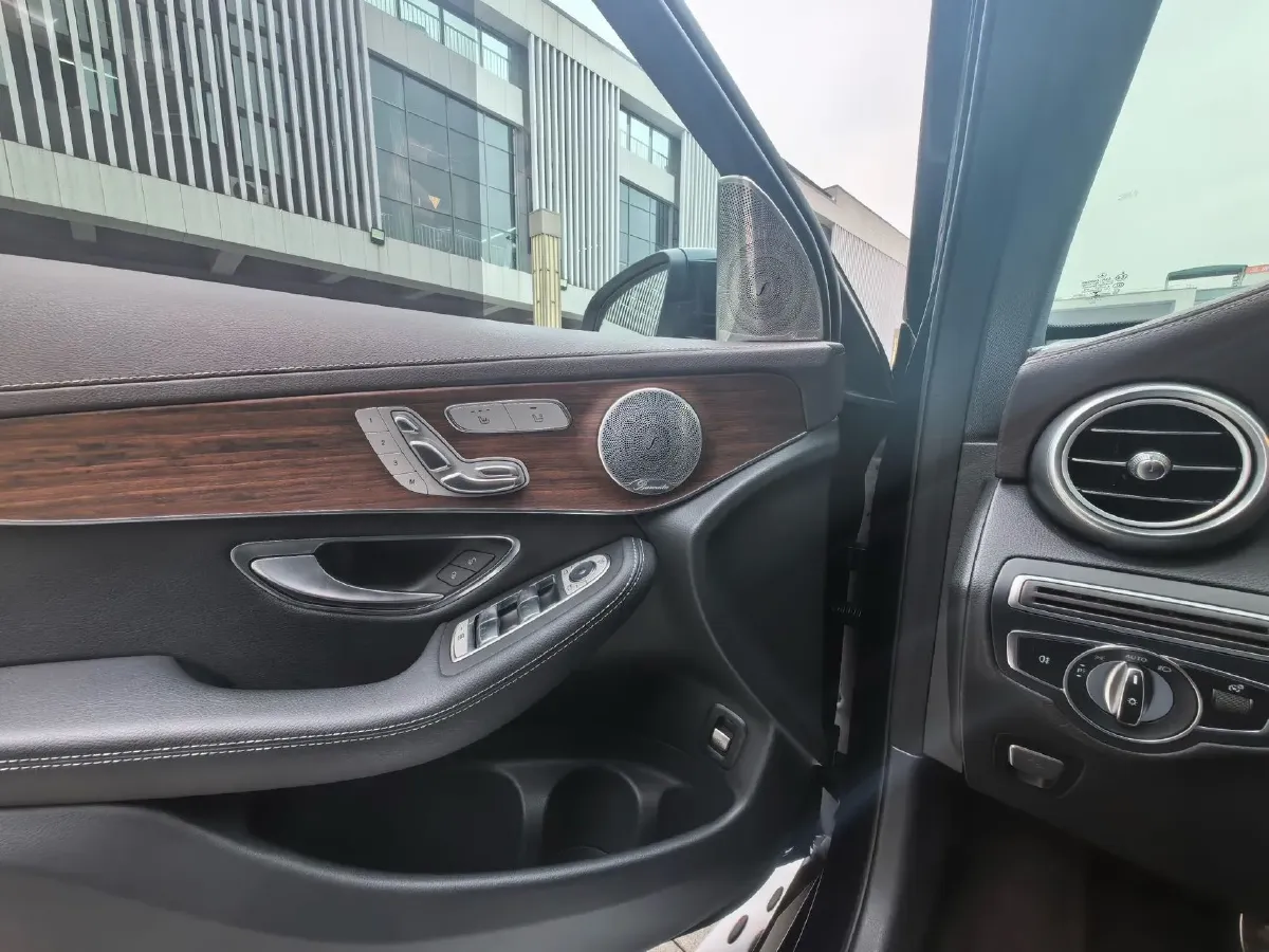 2021 Mercedes-Benz GLC Class 2.0T 258HP L4 9AT,autocango,china used car exporter,china ev exporter,chinese used car exporter,chinese used ev exporter