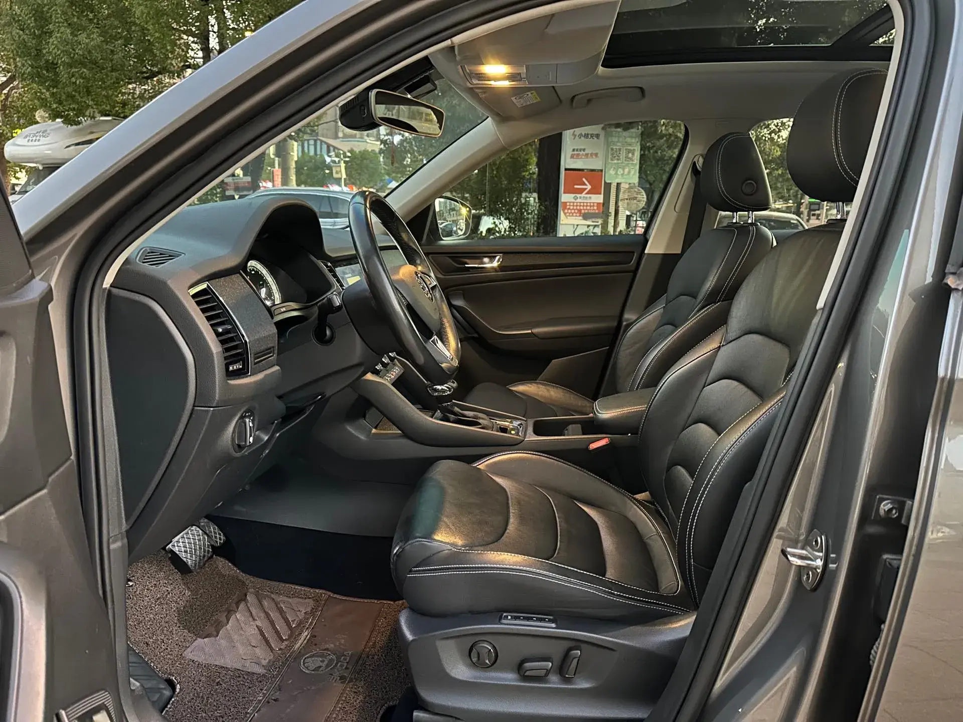 2019 CHEVROLET EQUINOX thumbnail 3