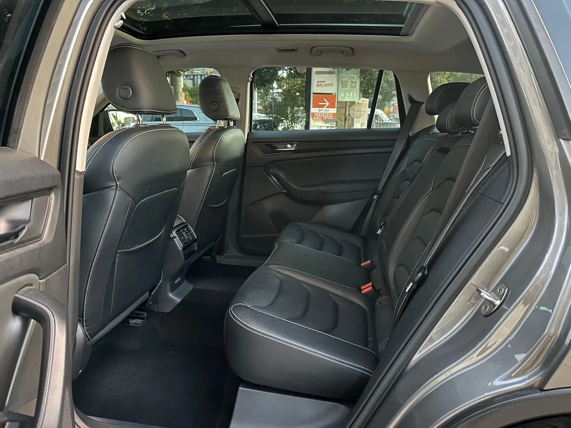 2019 CHEVROLET EQUINOX thumbnail 4