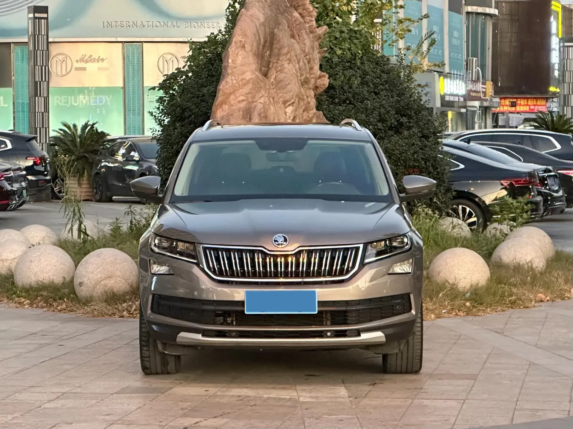 2019 CHEVROLET EQUINOX thumbnail 2