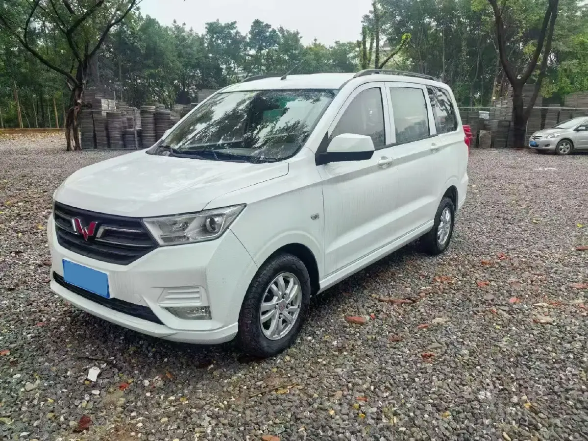 2021 WuLing RongGuang New Truck 1.5L 99HP L4 5MT