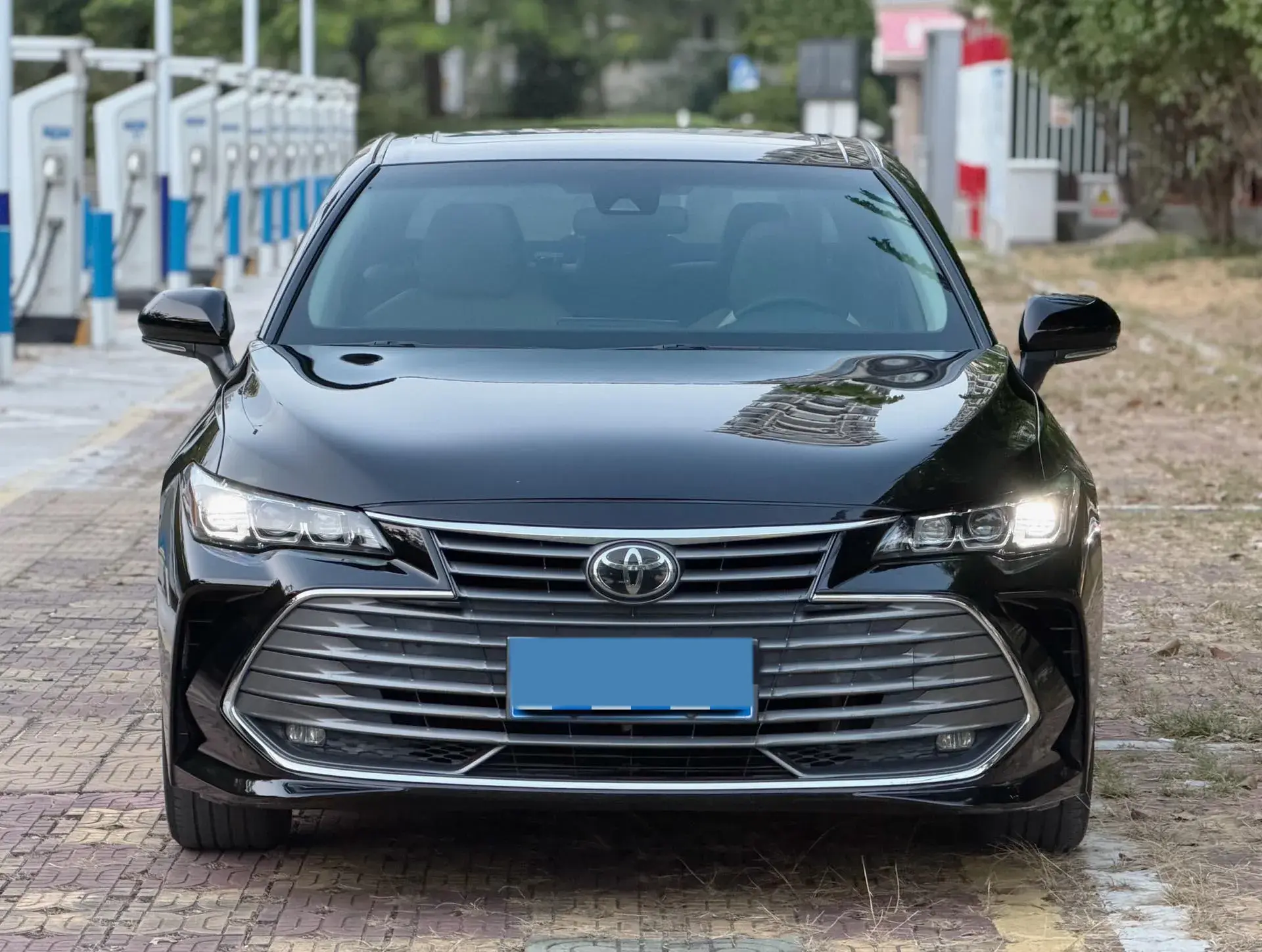 2019 TOYOTA AVALON thumbnail 2