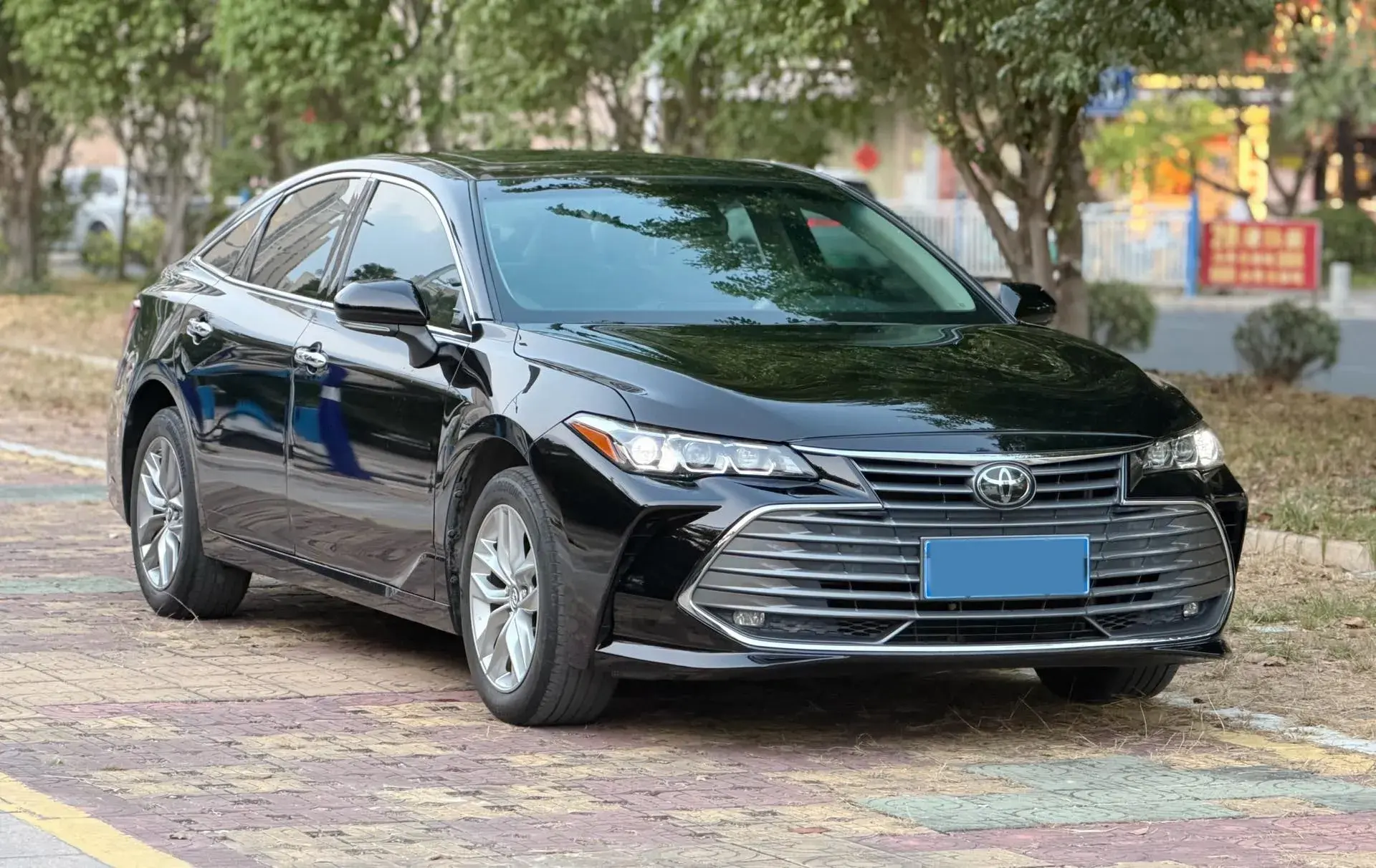 2019 TOYOTA AVALON thumbnail 3