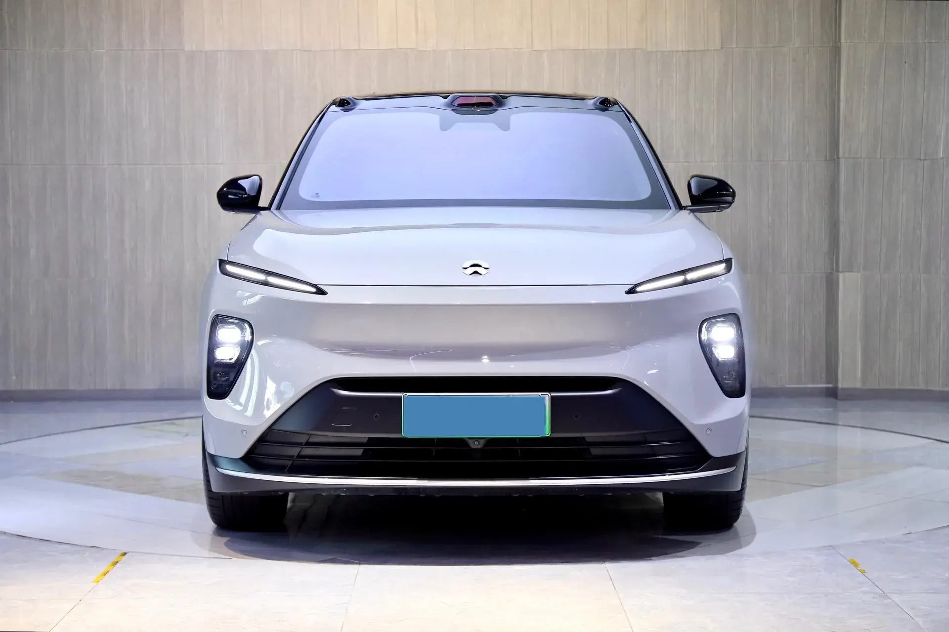 2024 NIO ES8 thumbnail 3