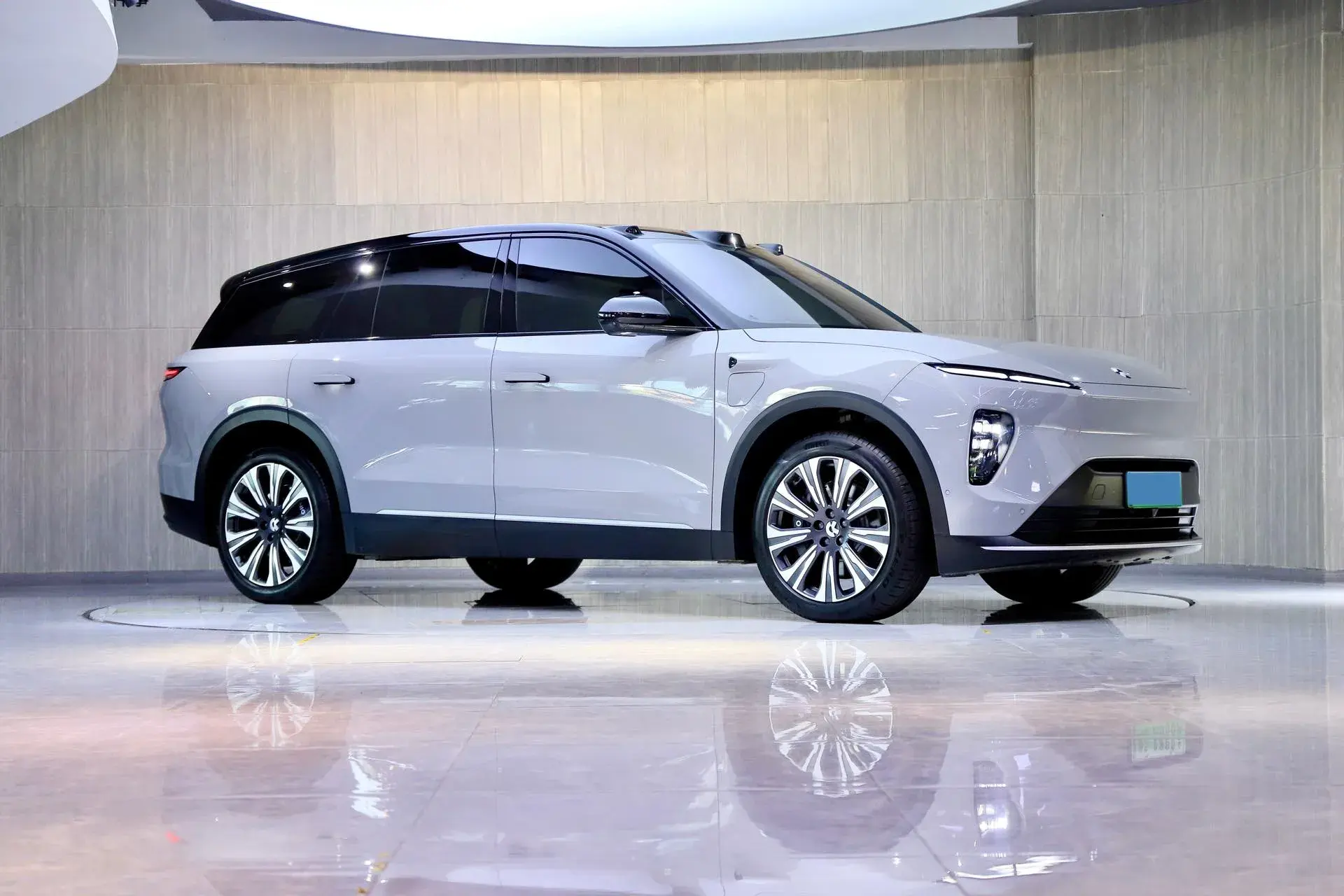 2024 NIO ES8 thumbnail 4