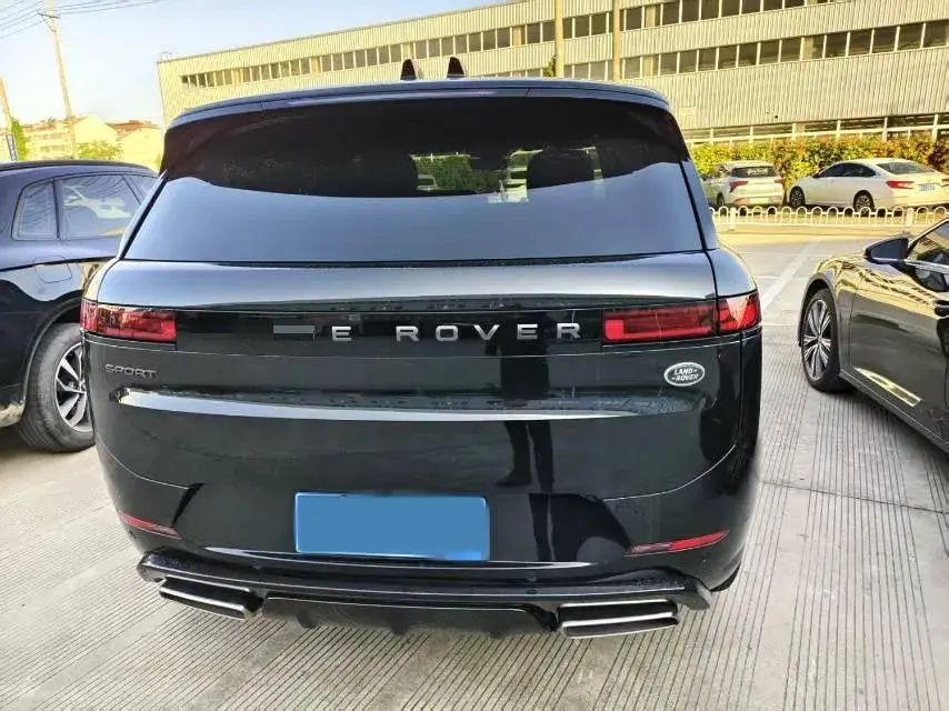 2023 LAND ROVER thumbnail 4