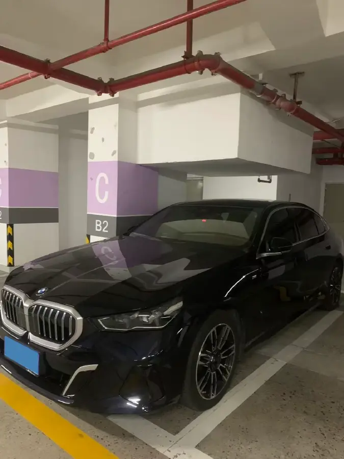 2024 BMW 5 Series 2.0T 258HP L4 8AT