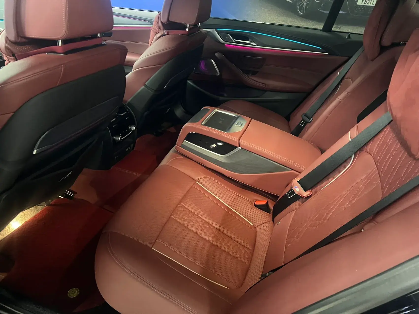 2023 BMW 5 thumbnail 4