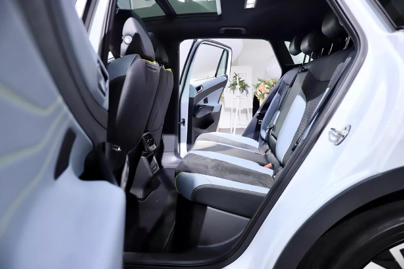 2022 Ford New Era Transit 2.2T 140HP L4 6AMT,autocango,china used car exporter,china ev exporter,chinese used car exporter,chinese used ev exporter